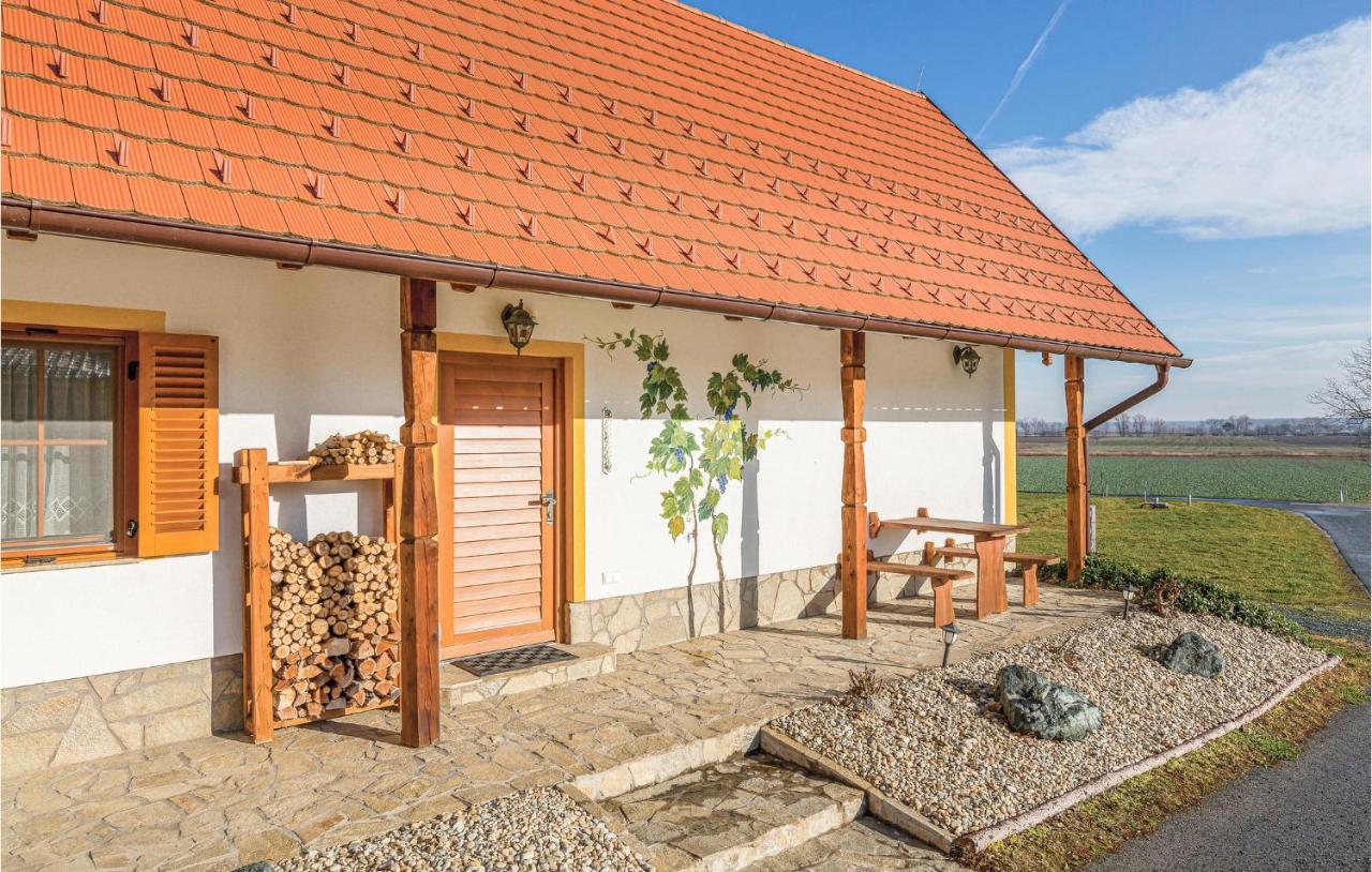 Ferienhaus-Pinkakertes Kültér fotó